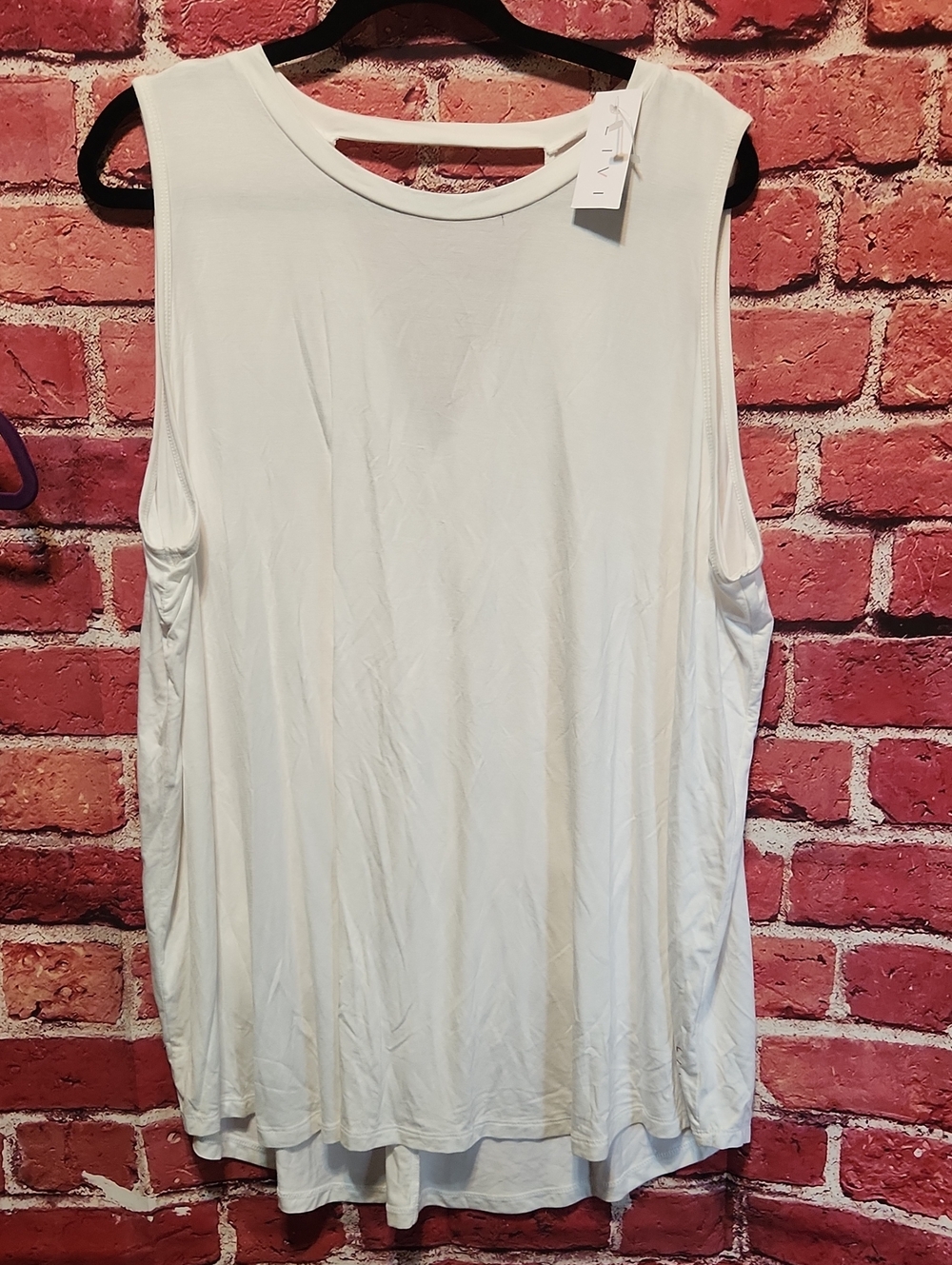 Livi Active White Sleeveless Crewneck Tank